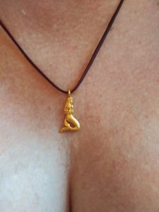mermaid-pendant-necklace-gold